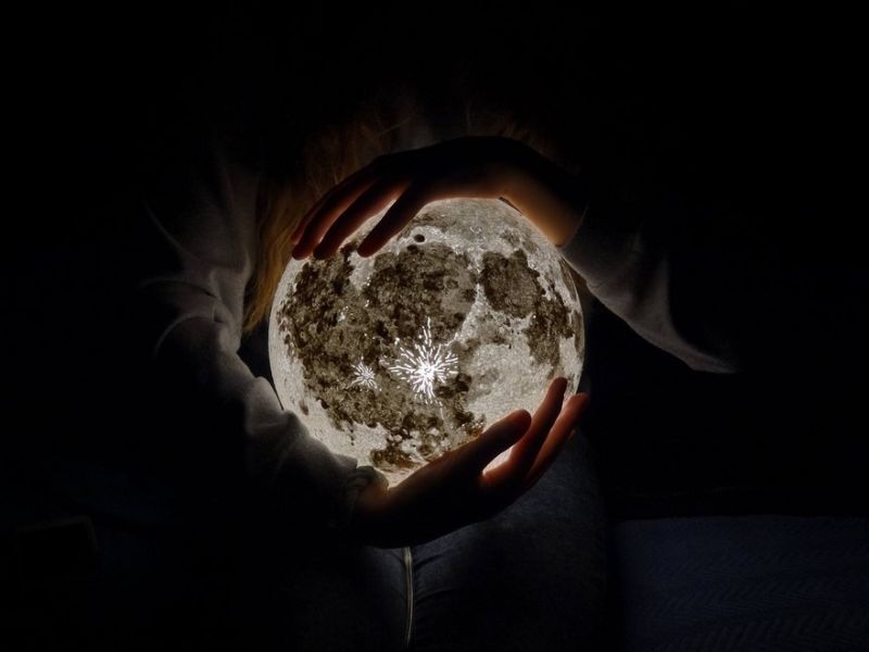Stunning lunar night lights bring the moon right into your room
