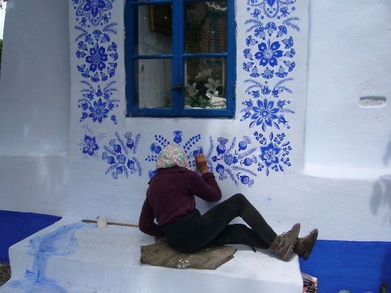 90-year-old Czech Republic grandmother paints every house of her small village