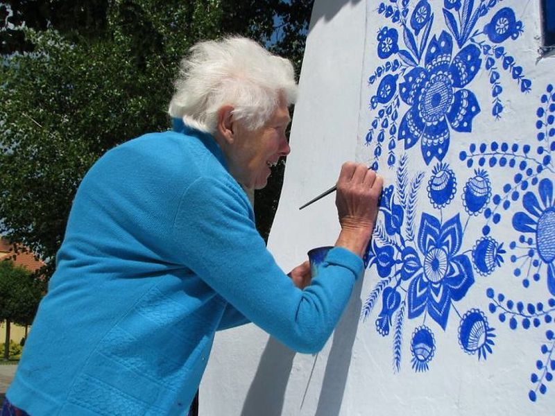 90-year-old Czech Republic grandmother paints every house of her small village