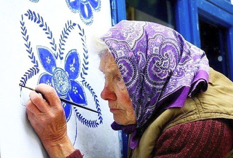 90-year-old woman gives floral makeover to houses in her small village