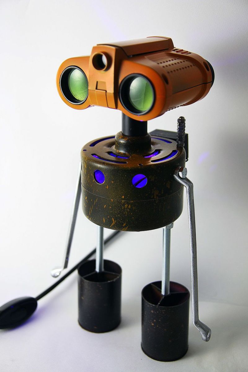 robot lamp by Captain Heartless