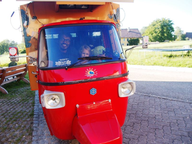 India to London in a solar-powered auto rickshaw-9