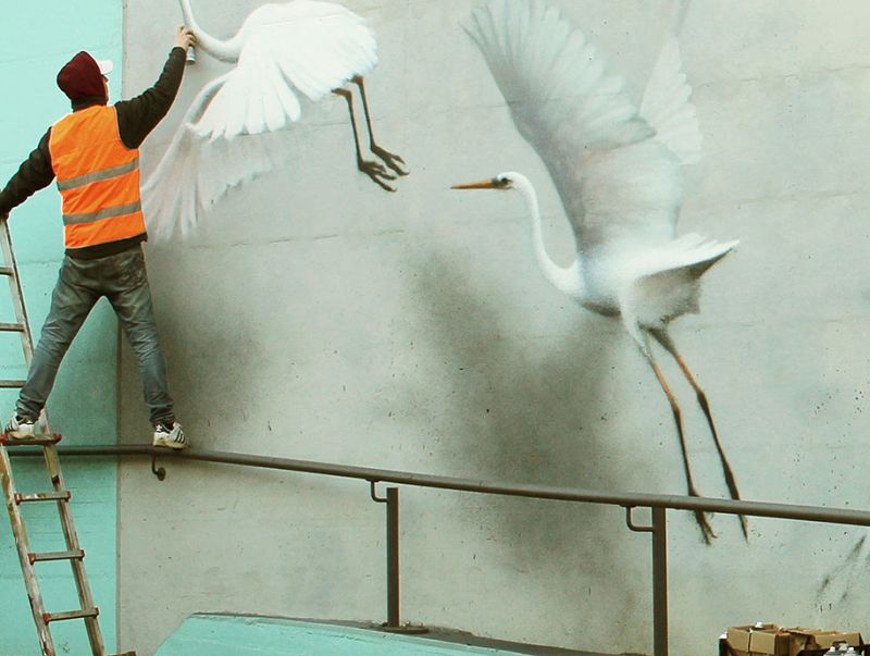 Watch how this street artist turns dull walls into 3D mural masterpieces
