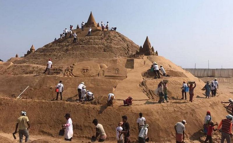 Sudarsan Pattnaik sets Guinness World Record for tallest sand castle-2