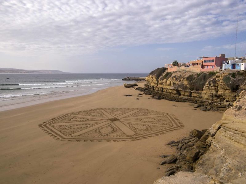 Arabic-inspired-beach-art