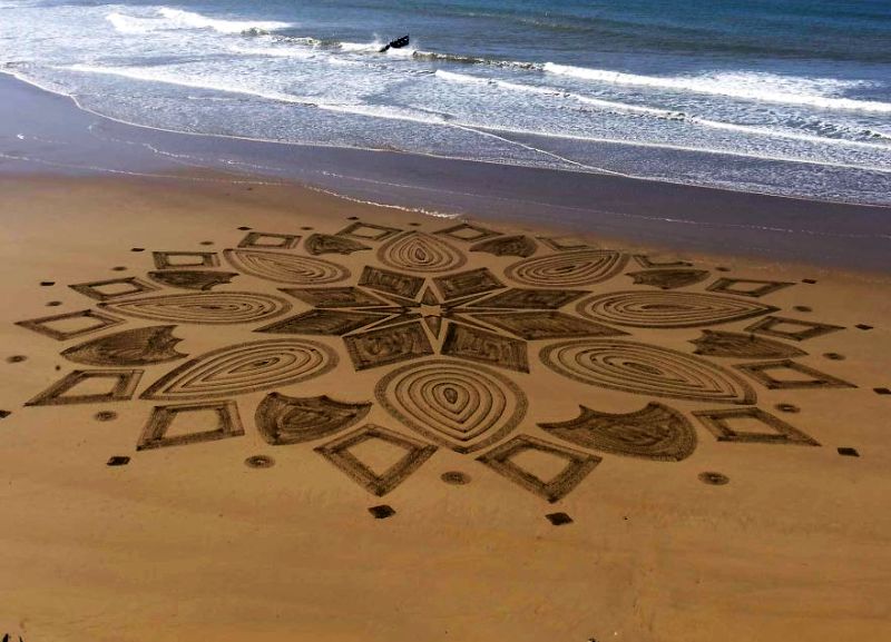 Arabic-inspired-beach-art
