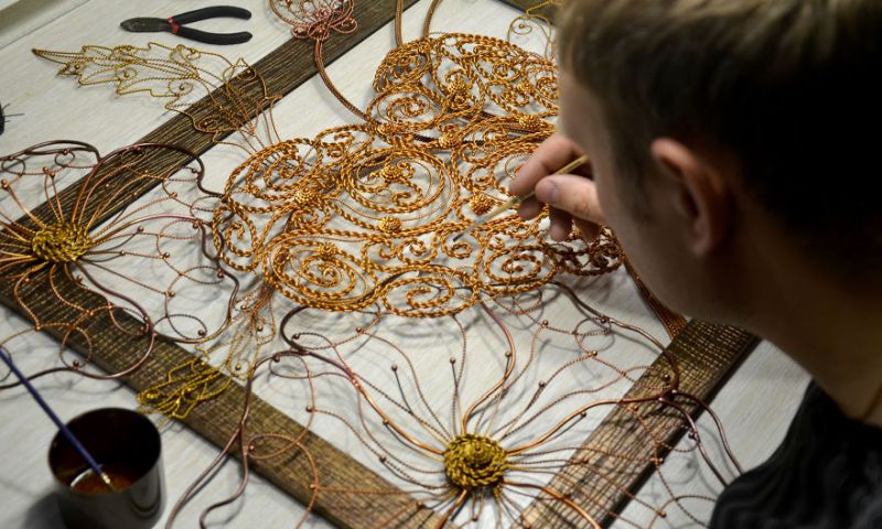 Husband-wife duo creates unique filigree metal art by bending steel wires