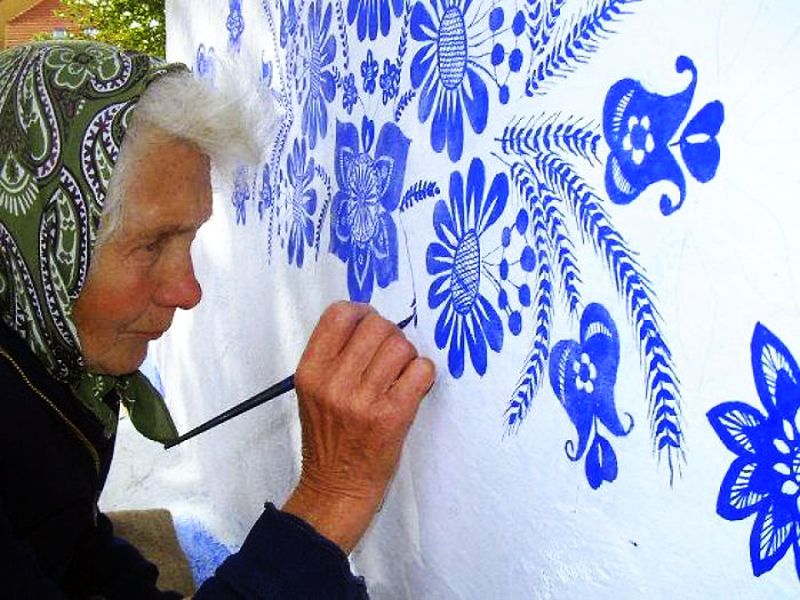 90-year-old Czech Republic grandmother paints every house of her small village