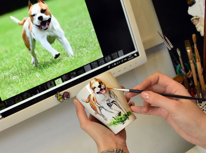 Romanian Artist Creates Handmade 3D Sculptures of Pets on Mugs